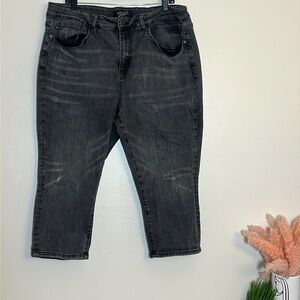 Judy Blue Black Distressed Skinny Fit Denim Cropped Capri Jeans 20W